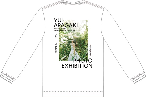 【写真】広島会場開催記念新グッズの「PHOTO EXHIBITION ロングTシャツ」(Back)※画像はイメージです