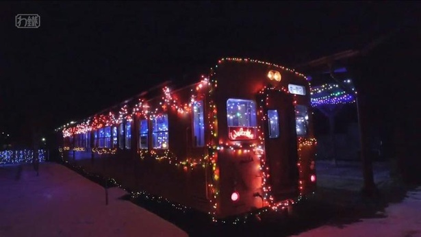 足尾駅の展示車両にもイルミネーションが点灯