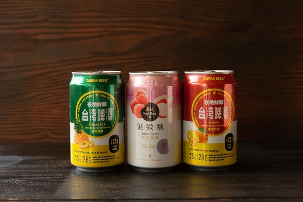 あっさりとした飲み口の台湾ビール(1本364円)も用意