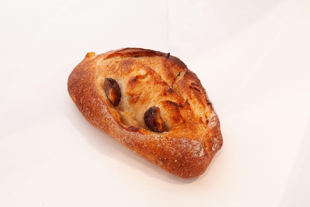 定番人気のゆずと栗のパン(421円・税込)は必食
