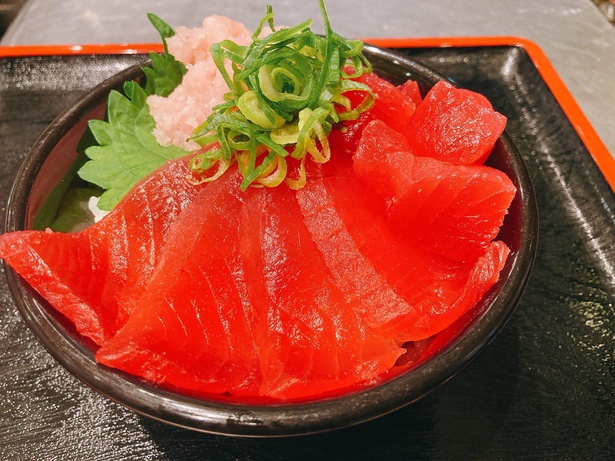 まぐろ丼はにぎわい市場の人気メニュー