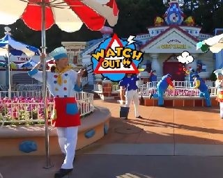 TDL トゥーンタウンでキャスト約90名が「マネキンチャレンジ」！