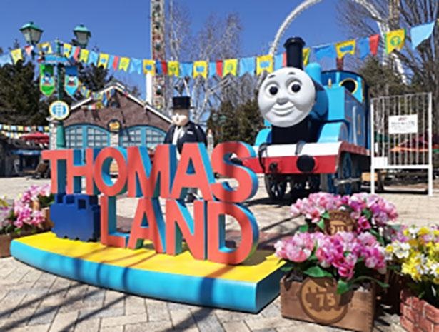 富士急ハイランド園内の屋外テーマパーク「トーマスランド」ではクリスマスイベントなども開催