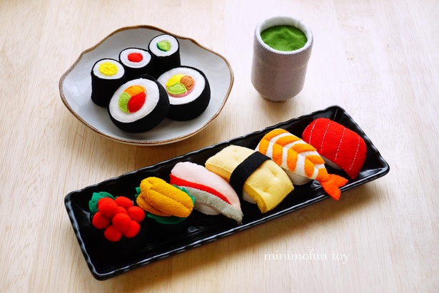握りに巻物、お茶までセット