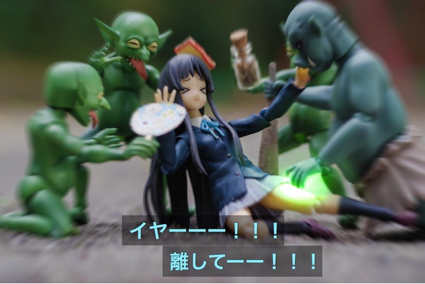 「魔物達に捕まってしまった少女」02