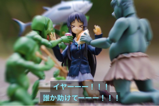 「魔物達に捕まってしまった少女」03