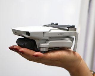 軽くて多機能で飛行が簡単、初心者にぴったりのドローン「DJI Mini 2」を試してみた