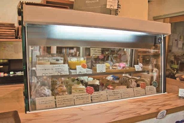 cake ＆ cafe VANILLAの店内
