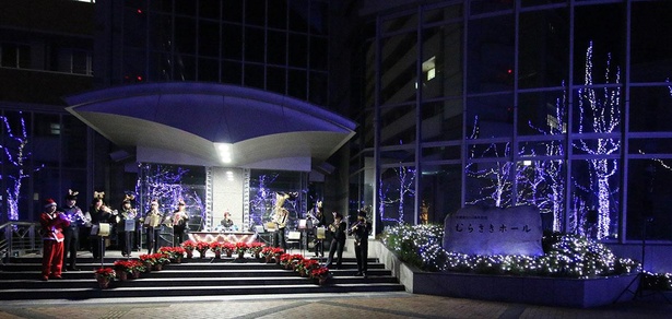徳島キャンパスの点灯式で行われた音楽学部によるクリスマスコンサート