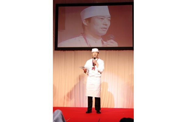この中華まんで優勝した吉冨太慈料理長。昨年の準優勝からついに栄冠！