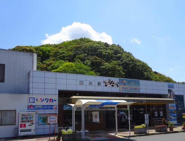 作品は白浜駅など代表スポットに点在