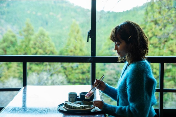 窓の外には吉野山が広がる。風情を感じながら吉野の伝統食を味わって
