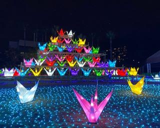 祈りを込めた光の折り鶴、福岡県福岡市のかしいかえん シルバニアガーデンで「イノルミネーション 光の折り鶴」開催中