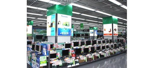 これぞ電機量販店の醍醐味！テレビがずらり！