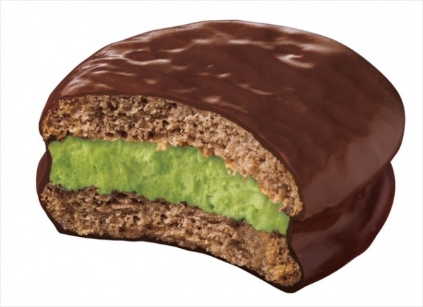 「プチチョコパイ＜京抹茶仕立て＞」はチョコケーキで“京抹茶クリームをサンドし、チョコでコーティング