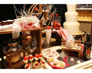 バレンタインのお返しは結婚式場で！イチゴ＆チョコのホワイトデー特別ディナー