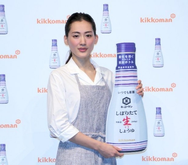 「しぼりたて生しょうゆ」について「普通のおしょうゆと違って色が鮮やかですごく美しい」