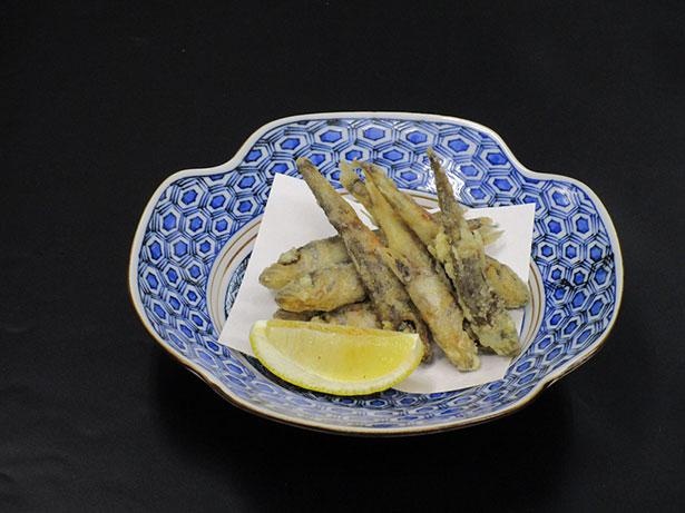 つきじ植むらの「めひかりの唐揚げ」はおつまみにもぴったり