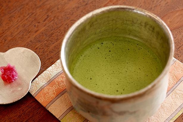 幻の品種と言われるやまとみどりを使った「大和抹茶」(600円・税別)。苦味が少なく飲みやすい