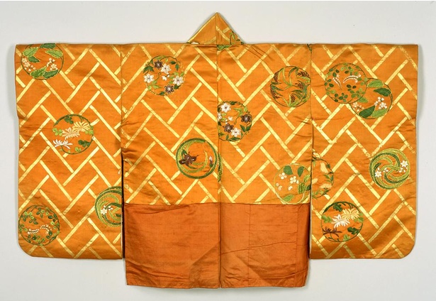 子方用縫箔(こかたようぬいはく)　彦根城博物館蔵