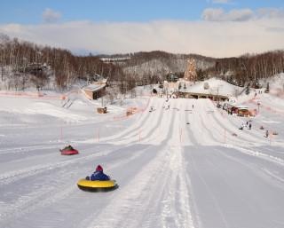そりやスノーシューなどの雪遊びを満喫、北海道札幌市で「滝野スノーワールド」がオープン