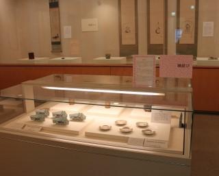 縁起の良い茶道具がそろう、福井県福井市で企画展「福を呼ぶ茶道具」が開催中