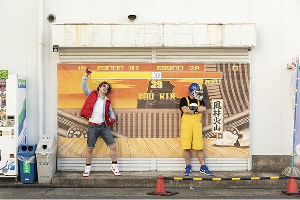【写真】リュウとケン(たぶん)。一切打ち合わせナシでこのポーズが取れるのは、2人が好相性な証拠だ