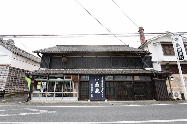 1900年(明治33年)に深谷に移って以来、120年同地で酒造りを続ける滝澤酒造の店舗