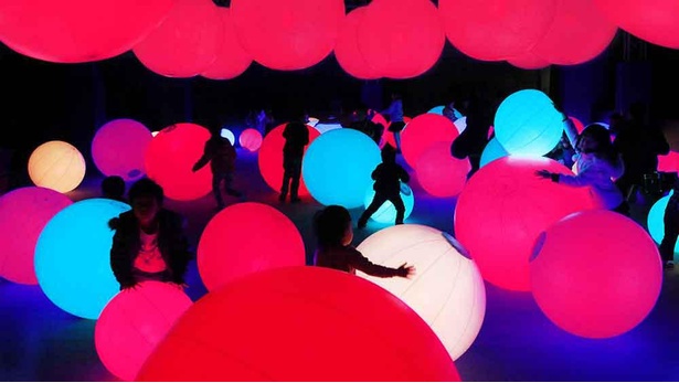 【写真】光のボールでオーケストラ／Light Ball Orchestra