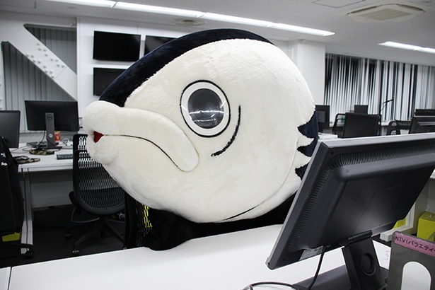 オフィスに座ってデキるキャラをアピール