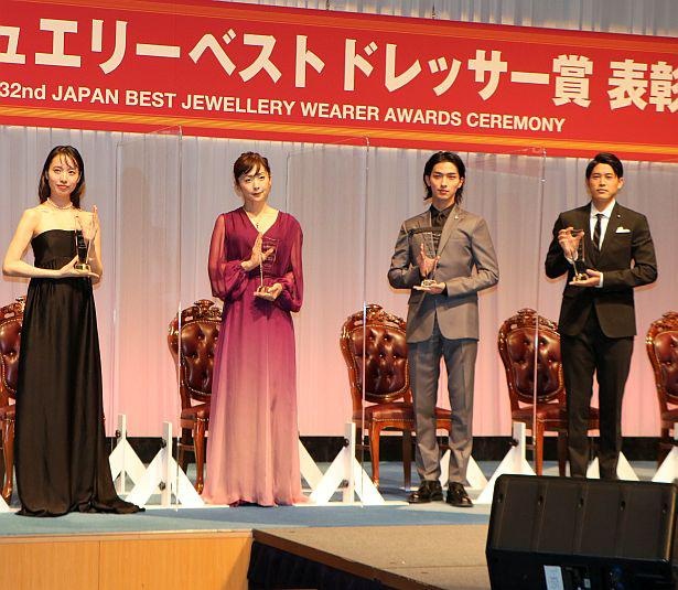 「第32回 日本 ジュエリー ベストドレッサー賞」のステージの様子