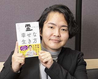 “霊が視えすぎる芸人”に聞くお笑い業界の生存術「自分で自分を勘違いさせて、心の芯も先につくっちゃえばいい」