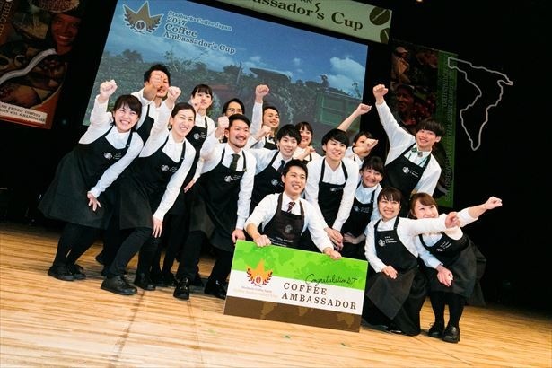 店頭でブラックエプロンのバリスタを見つけたらぜひおすすめのコーヒーを聞いてみよう！