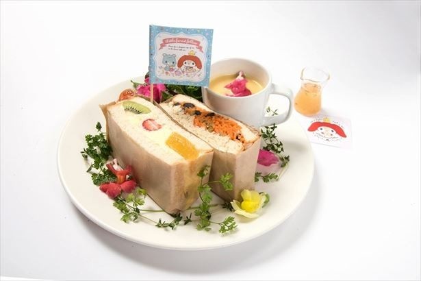 キャロットラぺとフルーツカスタードのお花畑サンドイッチ(1242円)