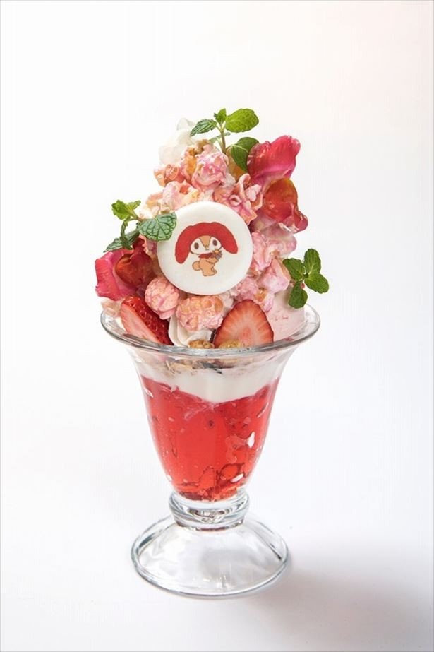 花咲く森のポップコーンストロベリーパフェ(1134円)