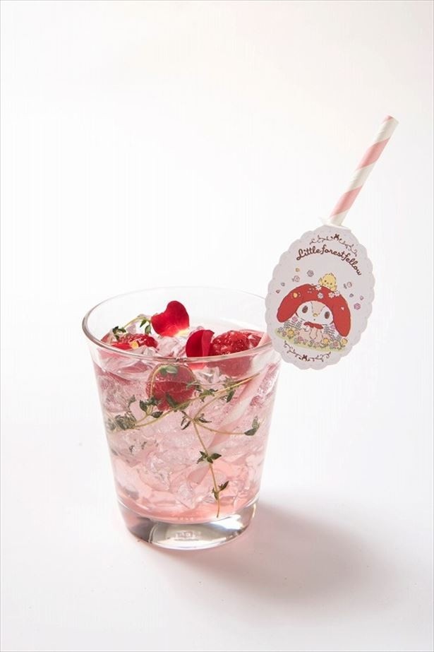さくらの香るハーブソーダ(702円)