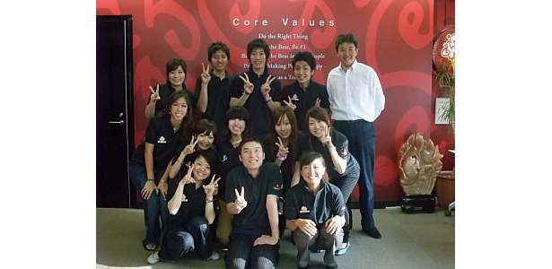 新卒採用のオリエンテーションでの記念写真。すでに仲良し！な雰囲気