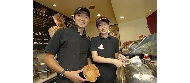 仲がいいクルーたちがおいしいメニューを作り出している