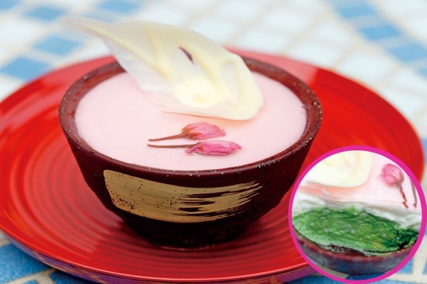 「ツア・クローネ」の桜味のジュレをかけた春らしいスイーツ「宇治茶漬け 桜」(540円)※皿は商品ではありません