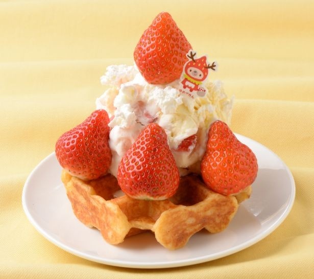 ミキシンミクスリームからは“ショートケーキ”風アイスの「ゆめのか苺 ショートケーキ ミクスリームワッフル」(685円※1日15個限定)が登場