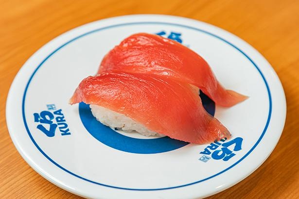 極み熟成まぐろ(121円)。年間7千万皿食されるという、くら寿司の人気ナンバー1メニュー