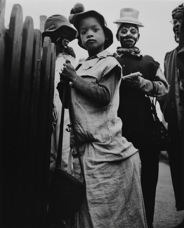 石元泰博《シカゴ ハロウィン》1948-52年　高知県立美術館蔵