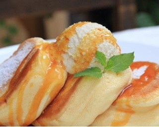 ふわふわ食感で人気「幸せのパンケーキ」が沖縄初上陸!