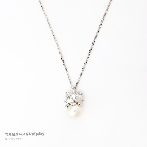 【写真】淡水パールがセットされた「Tama and Friends pearl necklace」(9900円)※サイズ：H13×W9ミリ(トップ)、40.5〜45センチ(チェーンの長さ)