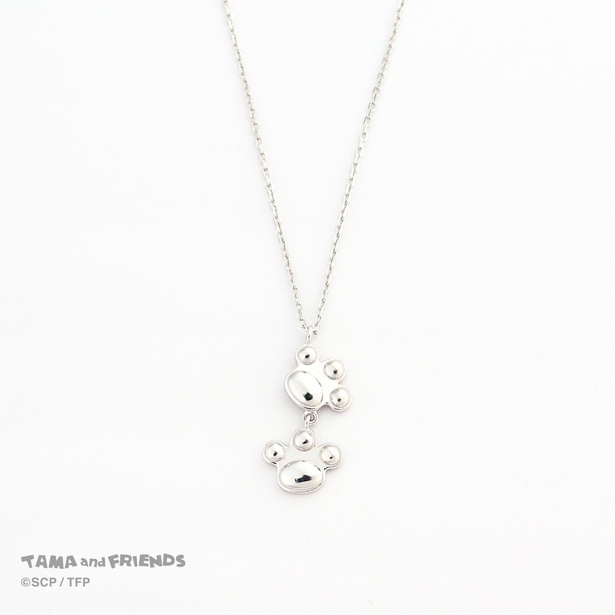 「Tama and Friends paws necklace」(9900円)※サイズ：H17×W7ミリ(トップ)、40.5〜45センチ(チェーンの長さ)