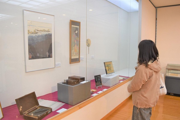 山形県にある山形謄写印刷資料館提供の資料や、ガリ版愛好グループ・土佐鉄筆会の作品も展示