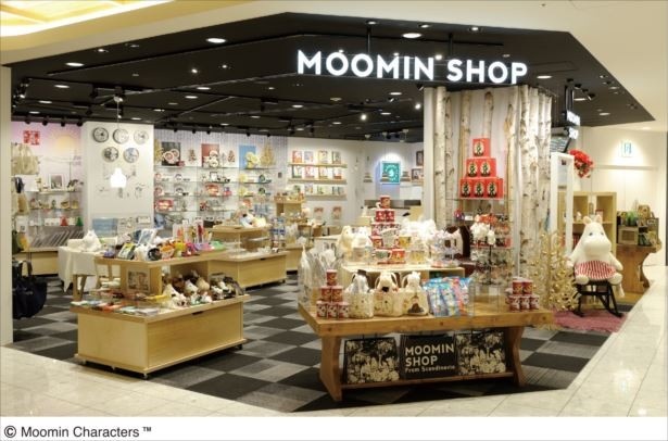【写真を見る】「ムーミン」がいっぱいのおしゃれな店内