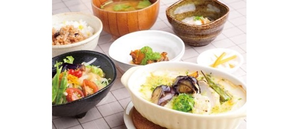 レストラン農家料理なごみの｢しあわせランチ｣(1580円)は、日によって使う野菜が変わるランチプレート