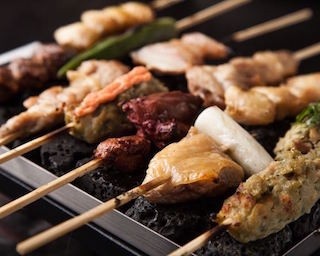 飲み放題30分299円、焼き鳥60円から！格安大衆居酒屋が新橋にオープン
