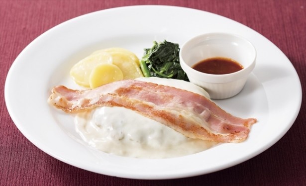 7種のチーズと新・合挽きハンバーグの肉汁が絶妙な「ベーコンチーズハンバーグ」(1078円)